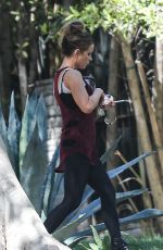 KATE BECKINSALE Pick Up Mail at Her Home in Beverly Hills 08/27/2022