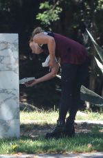 KATE BECKINSALE Pick Up Mail at Her Home in Beverly Hills 08/27/2022