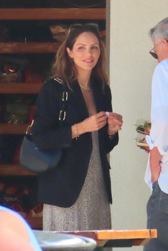 KATHARINE MCPHEE and David Foster Out for Lunch at a Malibu Shopping Center 08/04/2022