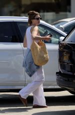 KATHERINE SCHWARZENEGGER Out in Los Angeles 08/03/2022