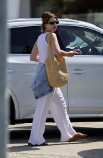 KATHERINE SCHWARZENEGGER Out in Los Angeles 08/03/2022