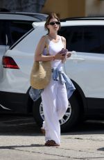 KATHERINE SCHWARZENEGGER Out in Los Angeles 08/03/2022