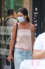 KATIE HOLMES Out and About in New York 08/29/2022