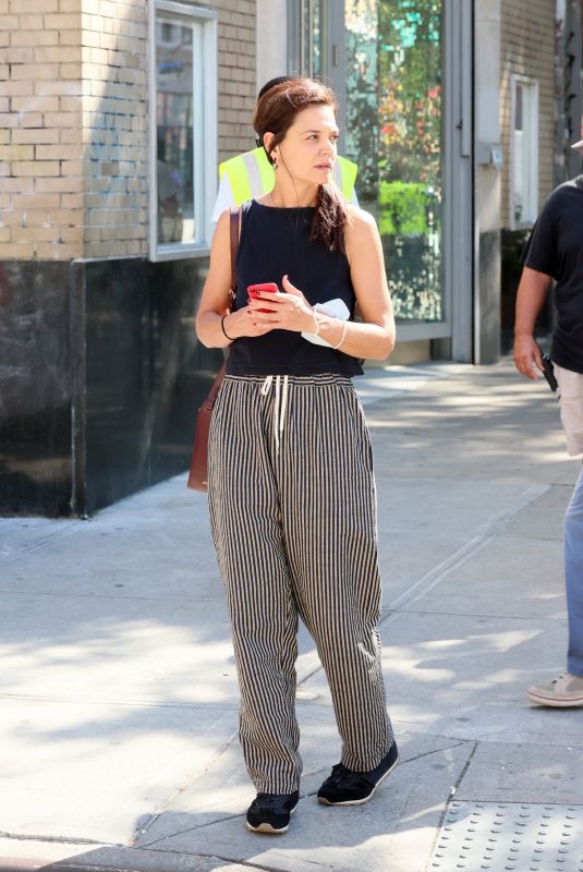 KATIE HOLMES Out and About in New York 08/30/2022
