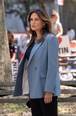 KELLI GIDDISH and MARISKA HARGITAY on the Set of Law and Order: Special Victims Unit in New York 08/04/2022
