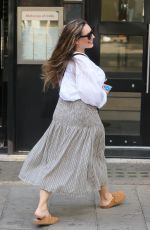 KELLY BROOK Shows Her Diamond Wedding Ring Out in London 08/08/2022