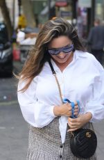 KELLY BROOK Shows Her Diamond Wedding Ring Out in London 08/08/2022
