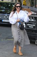KELLY BROOK Shows Her Diamond Wedding Ring Out in London 08/08/2022