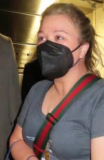 KELLY CLARKSON Leaves The Kelly Clarkson Show in New York 08/22/2022