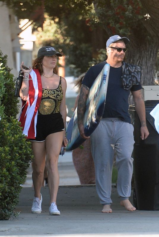 KESHA Heading to a Beach with Friends in Los Angeles 08/07/2022