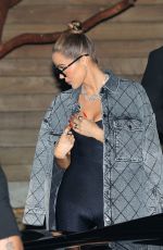 KHLOE KARDASHIAN Leaves Kendall Jenner
