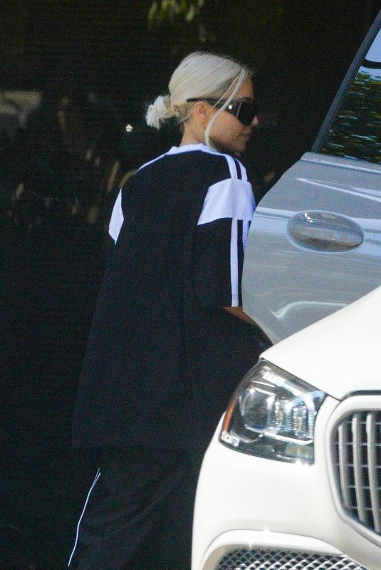 KIM KARDASHIAN Takes Her Daughter North to Art Class in Westlake 08/02/2022