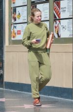 KRISTEN BELL Visits Hollywood Pantages Theatre in Hollywood 08/22/2022