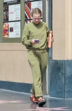 KRISTEN BELL Visits Hollywood Pantages Theatre in Hollywood 08/22/2022