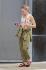 KRISTEN BELL Visits Hollywood Pantages Theatre in Hollywood 08/22/2022