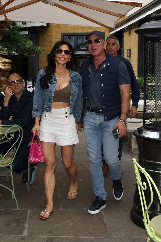 LAUREN SANCHEZ Leaves Ham Yard Hotel in London 08/03/2022