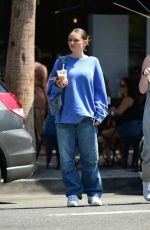 LENI KLUM Out for Lunch with a Friend in Los Angeles 08/21/2022