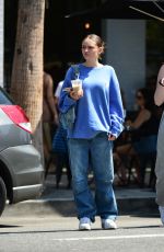 LENI KLUM Out for Lunch with a Friend in Los Angeles 08/21/2022