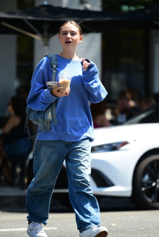 LENI KLUM Out for Lunch with a Friend in Los Angeles 08/21/2022