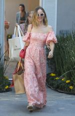 LESLIE MANN Arrives at Day of Indulgence Party in Brentwood 08/14/2022