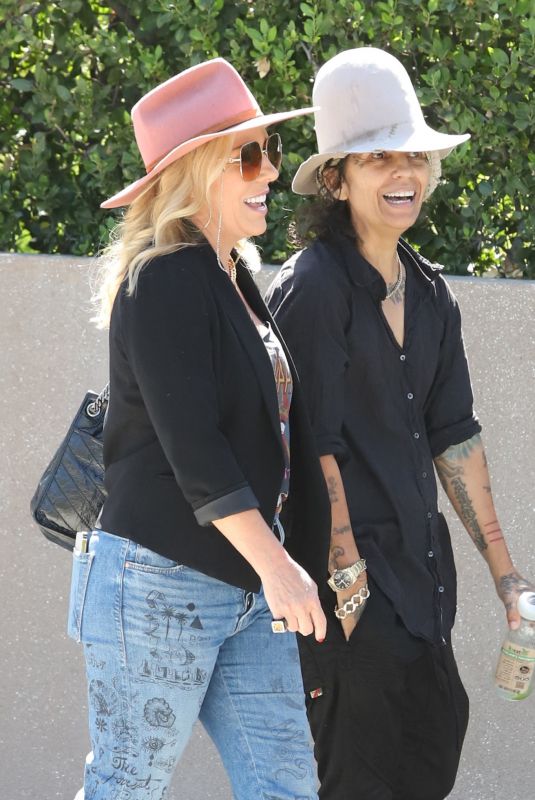 LINDA PERRY Out with Friend in Los Angeles 08/12/2022