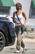 LISA RINNA Shopping at Walgreens in Los Angeles 08/09/2022