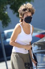 LISA RINNA Shopping at Walgreens in Los Angeles 08/09/2022
