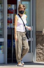 LISA RINNA Shopping at Walgreens in Los Angeles 08/09/2022