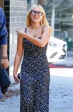 LORRAINE GILLES Out for Lunch in Los Angeles 07/29/2022