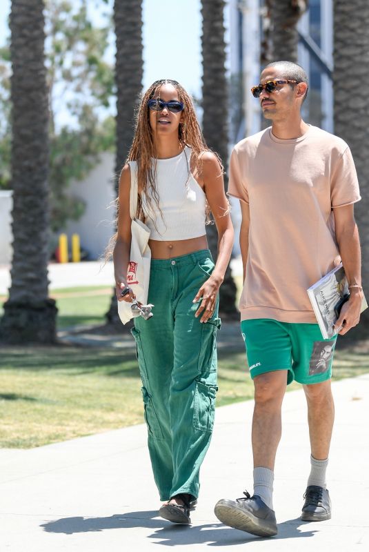MALIA OBAMA on a Date at LACMA Museum in Los Angeles 08/04/2022