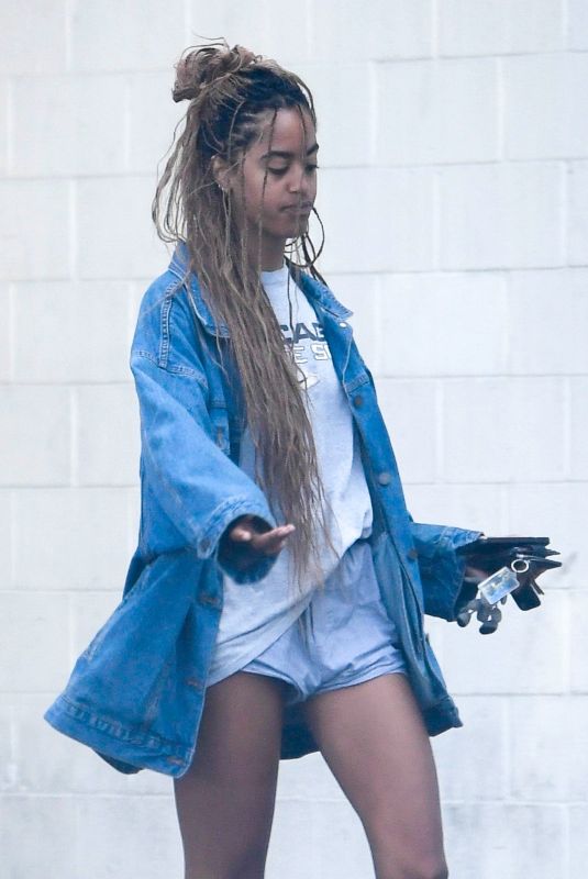 MALIA OBAMA Out and About in Los Angeles 08/19/2022