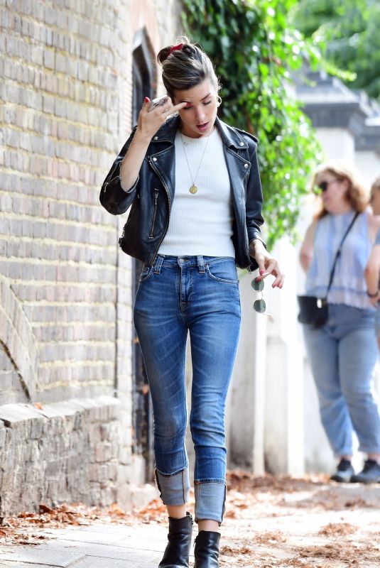 NETTIE WAKEFIELD Out and About in London 08/28/2022