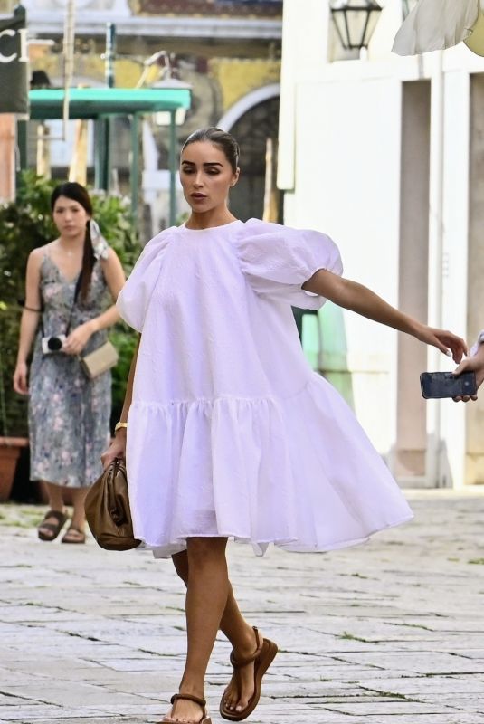 OLIVIA CULPO Out on Vacation in Venice 08/23/2022