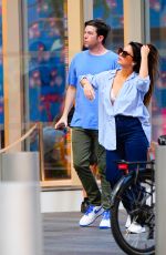 OLIVIA MUNN And John Mulaney Out Shopping at Westfield Mall in New York 08/04/2022