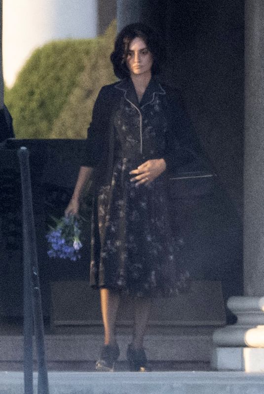 PENELOPE CRUZ Filming as Enzo Ferrari and wife Laura directed by Michael Mann in Modena 08/05/2022