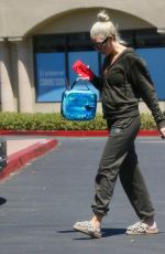 Pregnant HEATHER RAE YOUNG Leaves Pilates Class in Newport Beach 08/29/2022