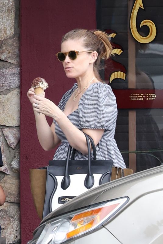 Pregnant KATE AMARA Out for Ice Cream in Los Angeles 07/31/2022