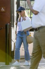 REESE WITHERSPOON Shopping at Sugar Paper at Brentwood Country Mart 08/12/2022