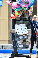 RENEE ZELLWEGER Out Shopping for Balloons and Groceries in Laguna Beach 08/10/2022