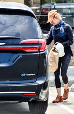 RENEE ZELLWEGER Out Shopping for Balloons and Groceries in Laguna Beach 08/10/2022