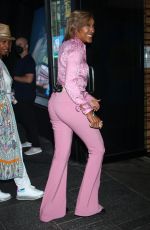ROBIN ROBERTS Arrives at Good Morning America in New York 08/04/2022