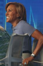 ROBIN ROBERTS Arrives at Good Morning America in New York 08/16/2022