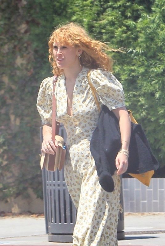 RUMER WILLIS Heading to Lunch in Beverly Hills 08/16/2022