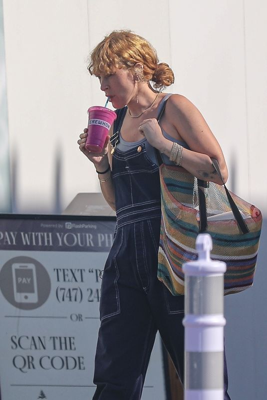 RUMER WILLIS Out for Smoothie in Sherman Oaks 08/22/2022