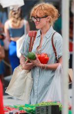 RUMER WILLIS Shopping at Farmers Market in West Hollywood 08/07/2022