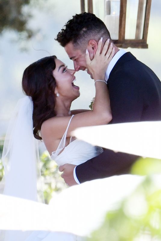 SARAH HYLAND and Wells Adams Getting Married in a California Wine Vineyard 08/20/2022