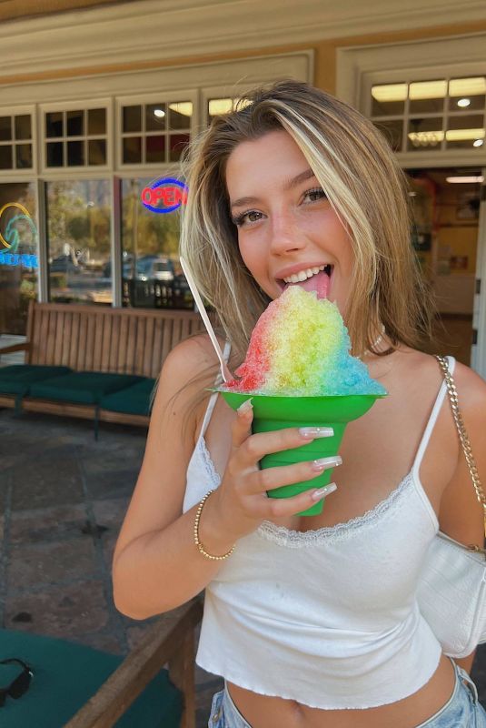 SISSY SHERIDAN - Instagram Photos 08/17/2022