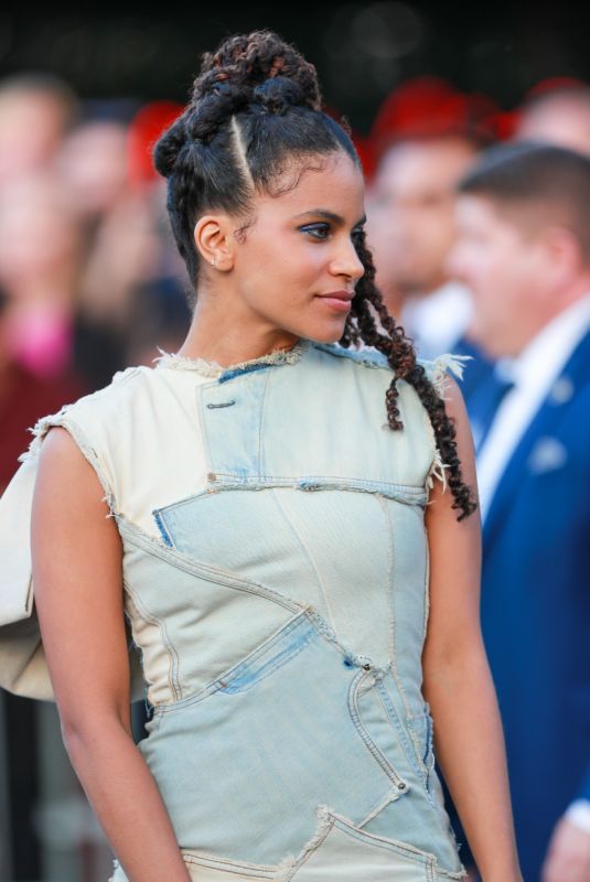 ZAZIE BEETZ Arrives at Bullet Train Premiere in Westwood 08/01/2022