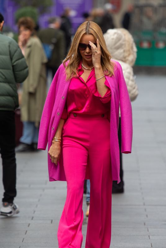 AMANDA HOLDEN Leaves Global Radio Studios in London 09/29/2022