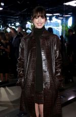 ANNE HATHAWAY Arrives at Michael Kors Show at New York Fashion Week 09/14/2022